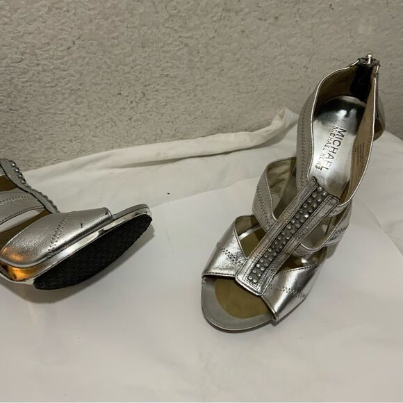 MICHAEL Michael Kors Berkeley T-Strap metallic silver Heels size 7 1/2 - Picture 6 of 10